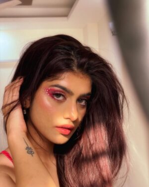 Laakshi Pathak Instagram - Shine a little light on me ✨