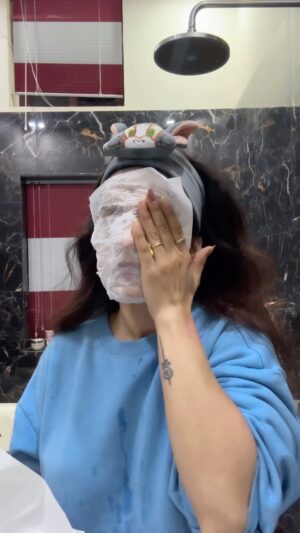 Laakshi Pathak Instagram - Nighttime skincare vlog featuring a new product. 
.
Product: @medicube_global_official collagen night wrapping mask