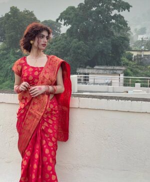 Laakshi Pathak Instagram - के दिल अभी भरा नहीं… 🥀