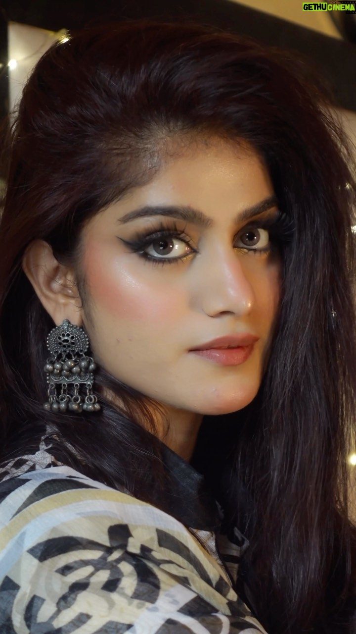 Laakshi Pathak - 125.5K Likes - A lil’ makeup Inspo for your tomorrow’s Eid Makeup 🌙 Tag me on your pictures & videos if you try it out. 🫶🏼
.
Products used:
• @thedermacoindia 10% vitamin C serum 
• @82e.official Ashwagandha bounce moisturiser 
• @beminimalist__ sunscreen 
• @pixibeauty H2O skin tint
• @maccosmeticsindia strobe cream in pinklite
• @milanicosmetics conceal perfect concealer 
• @trysugar bronzer
• @hudabeauty easy bake setting powder in pound cake
• @hudabeauty tantour in eyelids
• @jeffreestarcosmetics mini breaker eyeshadow palette 
• @nyxcosmetics_in ultimate eyeshadow palette in USP13 festival
• @toofaced roller lash eyeliner
• @smashboxindia super fan mascara
• @calailisbeauty eyelashes 
• @freshlook_in one day contacts in gray
• @plumgoodness naturstudio kohl Kajal
• @valentino.beauty eye2cheek blush in 62W10A
• @maccosmeticsindia fix rose setting spray
• @trysugar air kiss powder lipstick in 03 caramel soufflé