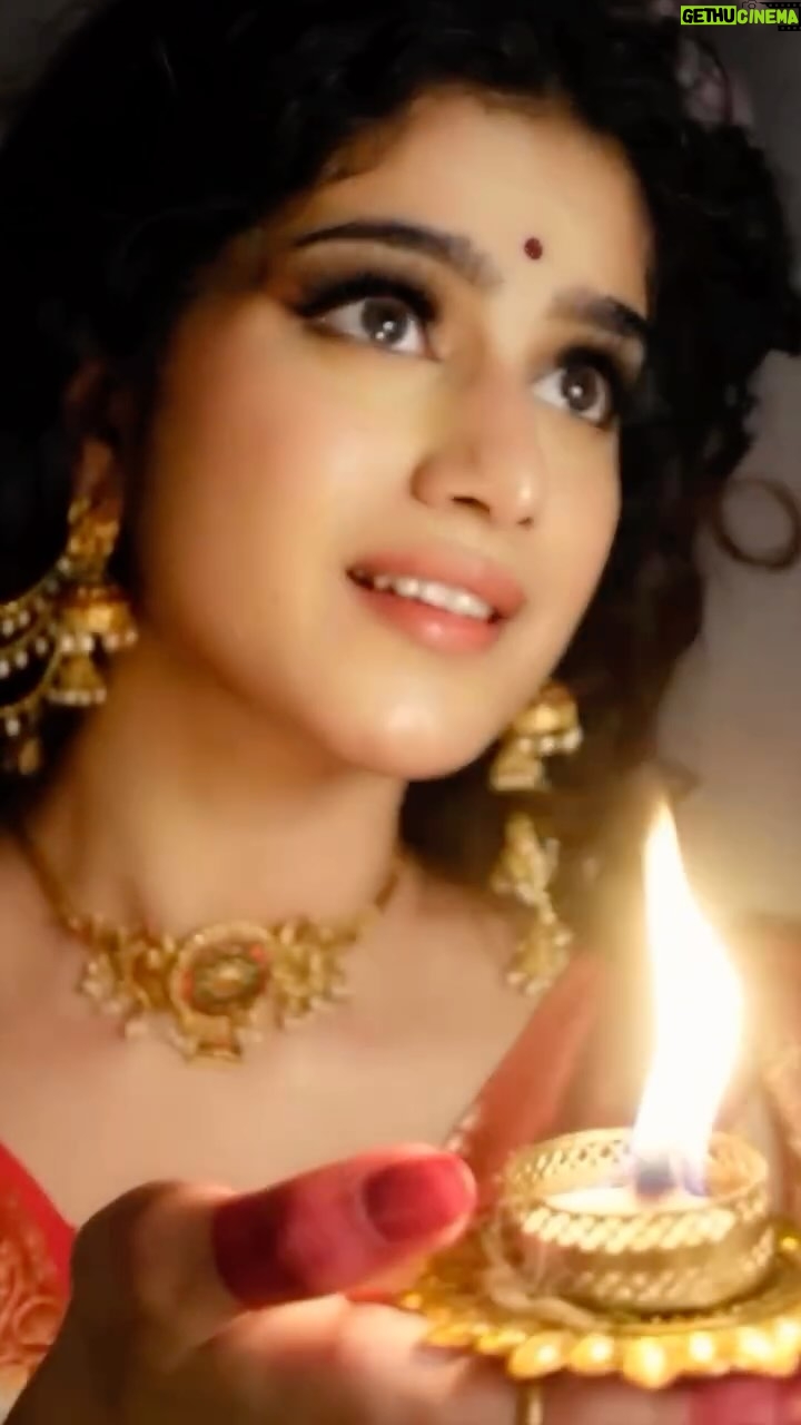 Laakshi Pathak - 372.6K Likes - Diwali Recreation: Paro 
.
#festive #devdas #Paro #selfshotvideo