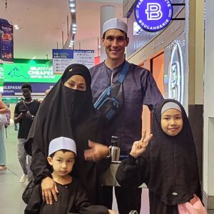 Lana Nodin Instagram - MMDG&W ❤️ Alhamdullilah tahun ni allah swt mengizinkan kami sekeluarga megerjakan umrah DIY bersama suami dan anak2...terima kasih sahabat2 dan ahli keluarga yg mendoakan perjalanan kami selamat sampai disini ..semoga ALLAH SWT memberkati dan merahmati anda semua dan semoga perjalanan umrah ini mendapat hidayah untuk kami sekeluarga dan menjadikan umrah ini umrah yg makbur ..insyallah, amin 🙏❤️ 😍 #umrah2024 #diyumrah #tilljannah #mckienzieclan