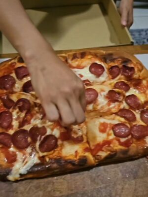 Lana Nodin Instagram - Balik kerja singgah rumah Lana Nordin ambik Sicilian Pizza yang dijanjikan 3 minggu tunggu no giliran baru naik malam ni 1125😆😆😆
Serius sedap Sicilian Pizza rasa macam berada di Sicily bila makan pizza dia
Thanks Babe kenyang malam ni kami 3 beranak❤️❤️❤️
#KelasKauMaria
#BeautifulMaria
#BetulTuMaria
#RatuLatePost
#MTSOotd
#HatersWillHate
#LiarsWillLie
#IGKenaHacked
#IHateHackers
#HackerCanGoToHell
#NetizenCanGoToHell
#LetsCatchHackers
#MariaCooks
#MariaJJCMCooks