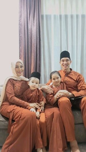 Lana Nodin Instagram - MMDG&Wl ❤️ Selamat Hari Raya Aidilfitri Maaf Zahir dan Batin dari kami sekeluraga love ❤️😍💖 #raya2024 #family ##mckienzieclan