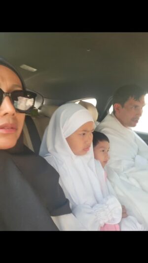 Lana Nodin Instagram - MMDG&W ❤️ Alhamdullilah I'm very proud wife, mom and daughter to my husband , my kids and my parents as we are completed our first umrah for first time as family.... thank you ALLAH SWT for making our umrah ease and barokah... thank you allah swt for inviting us to come here and make my doa came true...especially to my husband @david_mckienzie I am very proud of you as wife.. no words can describe how happy, love, and respect I have for you...thank you Allah Swt for hidayah your given to my family... #alhamdullilah #tiljannah #mckienzieclan #proudwife #proudmom