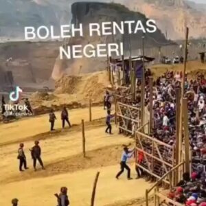 Lana Nodin Instagram - MMDG&W❤ harap2 rakyat malaysia yg boleh rentas tu, hopefully jgn macam ni ya😔😔 Dulu yg suruh aku mereput duduk diam siap halau aku balik usa, skrg bile aku balik usa kata biar aku dpt covid pulak..haa ni turn korang pulak YG DUK KEJI MAKI AKU...ko ghase pulak bile korang yg MENGELETIS the moment kerajaan kata boleh nak keluar malaysia...siap bagi info konon aku x leh lepas masuk airport la,nak masuk usa pun x boleh (ko tau ko siapa jgn malu pulak next time bersua muka ya) korang ni lawak tahap gaban yg jadi reporter pencen ni,lebih teror dari segalanya, dan hari2 sibuk, udah2 la drama tu, ko tak yah sibuk hal org... buat hal ko je, ni sibuk upload hari2 pasal berita itu ini, berita pun kadang x sahih,upload oh org ni x vaksin jgn bagi keluar x sama la hak dia nak keluar bagai sebab x de dose...hello, ko duduk dunia ni pun allah swt bagi oksigen free tak yah bayar pun!esok nak undi ke bayar tax ke, jgn korang pertikai kenapa dia org yg x vaksin ni tak yah bayar or pegi undi ya, sebab korang sendiri jadi polis pencen siap halang org nak keluar bagai..siap ada artis veteren dan sorang artis lalang ni konon dia kata dia artis, tapi seriously aku pun x kenal tapi kononnya angap diri tu baik gan org politik..hari2 sibuk,setiap masa sibuk upload pasal hal vaksin ni! sekali sekala nak jadi warganegara baik org tau tapi ni announcement itu ini dah tahap kalahkan PM!!! Ko tu move on je la x yah sibuk hal org, berlakon je dlm drama tak yah buat drama, cukup dah drama politik. Org industri pun meluat la dengar citer ko hari2 x habis2 DISKRIMINASIKAN ORG!! Esok org x ambik ko berlakon sebab org takut dengan mulut polis pencen ko tu baru ko tau!! Ingat ko pun bukan kaya mane kalau org x ambik ko berlakon lagi!Lepas tu meroyan dalam fb setiap masa tulis status ,malam buat video menangis! So dramatis!!! Bersyukur la allah swt bagi peluang lagi, live your life to the fullest,jgn sibuk hal org lain!!! Stick to ur job jgn sibuk sangat jaga kain org lain! Kain sendiri pun ko x terjaga!!! Jaga hati sebelum hitam! (peringatan utk diri sendiri jugak)wassalam #stopdiscrimination #mybodymychoice #stopdrama #spreadlove #akuygxvaksinkoygpanas
Ps : TQ @_chefwan58 pinjam video ni