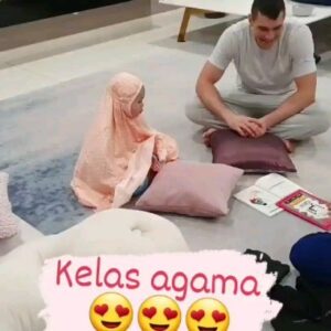 Lana Nodin Instagram - MMDG&W❤️ we are not perfect family but we are trying to be perfect for each other💖 #myfamily #mypreciousdaughter #mysyurgaduniaakhirat❤️