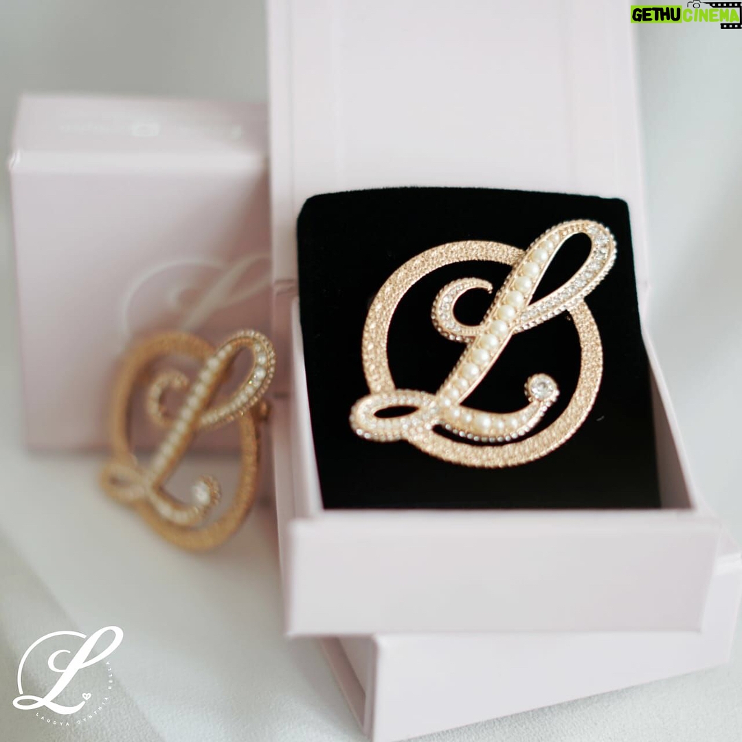 Laudya Cynthia Bella - 36.8K Likes - Assalamu'alaikum L Girls.. We present to you a new thing by @lbylcb
•
•
#LBroochSwarovski terdiri dari  -190 mix of Crystals dan Mutiara Swarovski (170 adalah crystals) dimana keunggulan Crystal Swarovski adalah teknologi Superior Sparkle & Brilliance (16 facets/cut) serta Advanced Cutting Technology yang menjadikan #LBroochSwarovski akan tampak lebih mewah dan ekslusif.
•
•
Nilai plus lain dari #LBroochSwarovski adalah desain hand-crafted plating yang berwarna Rosegold, sehingga menampilkan sisi cantik dan elegan yang dipadukan dengan taburan Crystal Swarovski yang mewah dan eksklusif. •
•
So, Lgirls.. You can start ordering this #LBroochSwarovski by now. Untuk detail dan price kamu bisa menghubungi nomor kontak admin yang ada di bio Instagram kami, yaa.
•
•
Get this exclusive #LBroochSwarovski to complement your #RayyaLooks with #LbyLCB! 💎
#LCB
#loveconfidencebeauty