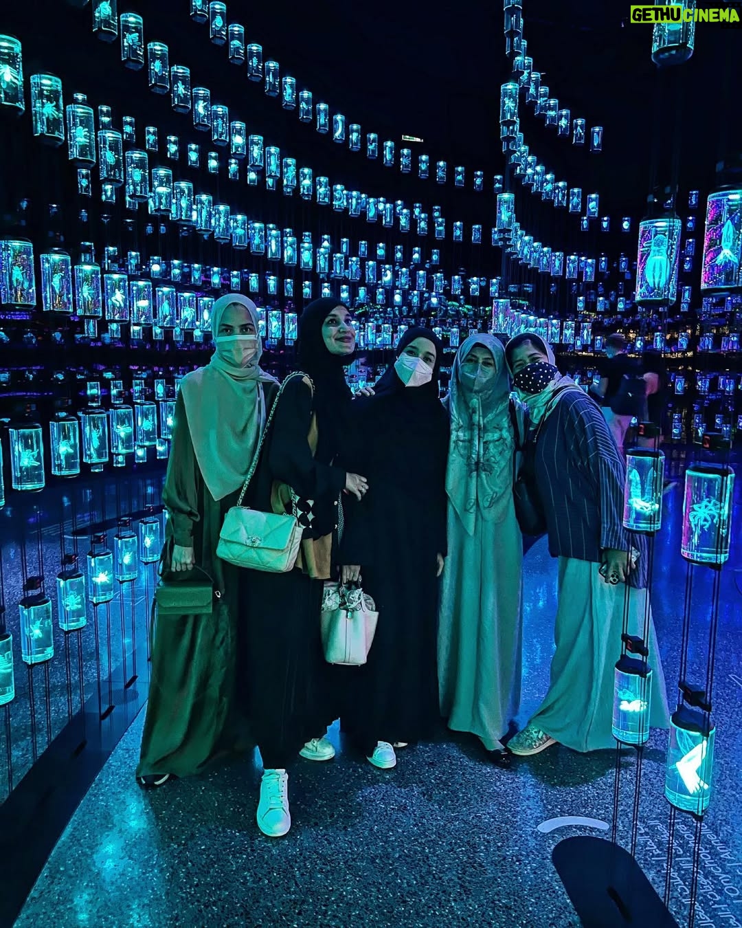 Laudya Cynthia Bella - 93K Likes - #masyaallahtabarakallah 

Naahh kalau ini Collecting Memories sama sister @tyasluishaleia yang udah lamaaaa ga ketemu,akhirnya aku ngeberaniin diri naik pesawat untuk ke tempat barunya sekalian hunting Abaya abaya🥰
Terus Alhamdulillah ketemu Mami siren sayang 💕

Semoga Allah Subhaanahu Wa Ta'ala kasih kita Rezeki untuk bisa ketemu lagi yaaa Sisters sayang. 
Yuk kita ketemu di Jakarta Yuk😄💝