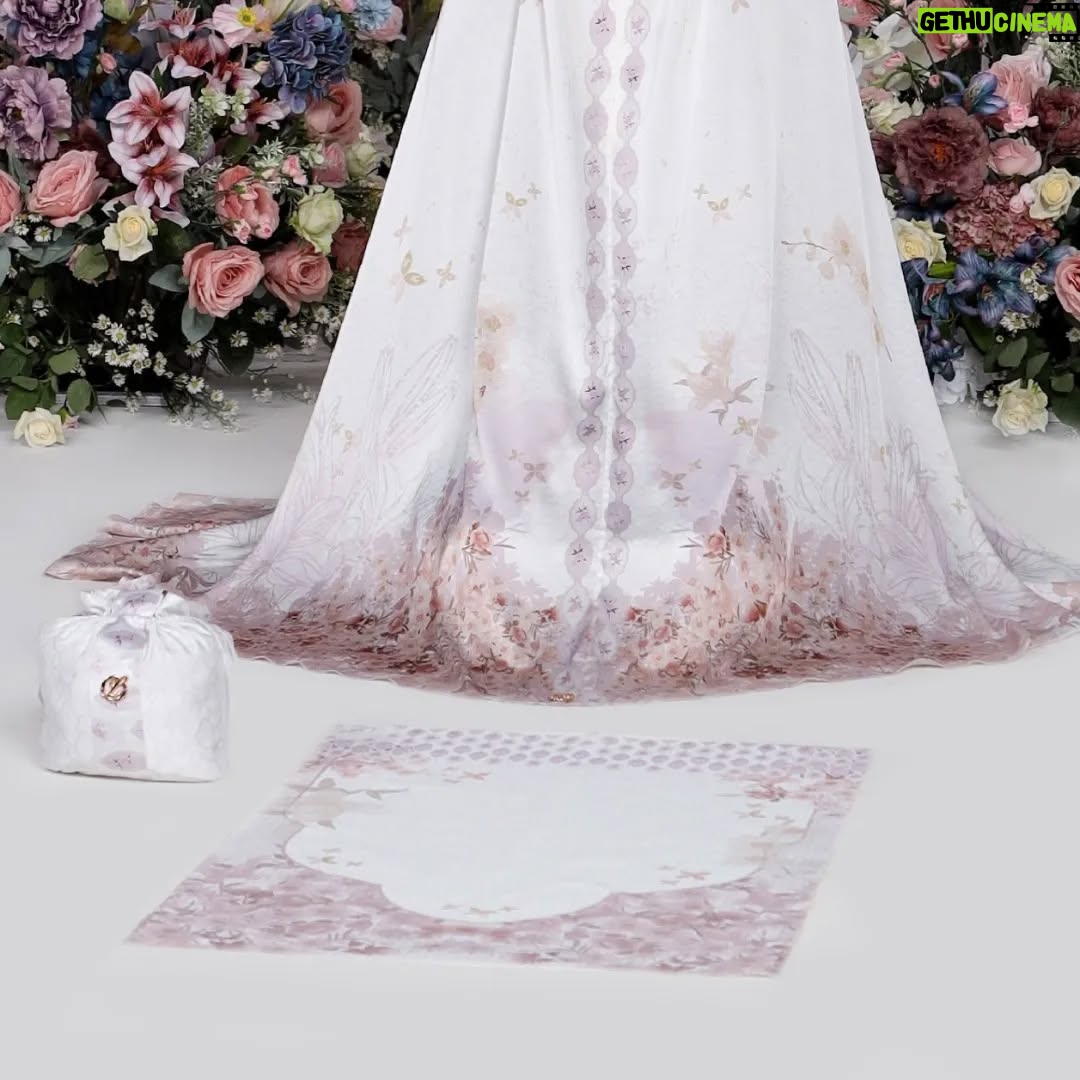 Laudya Cynthia Bella - 29.4K Likes - بِسْمِ اللَّهِ 

Alhamdulillahillazi bini’matihi tatimushalihat..

Koleksi Amour Series telah hadir!

Koleksi L mencakup hijab, shirt, skirt, long shirt, dress, prayer set, serta aksesoris seperti brooch dan tas. Semua dirancang dengan motif dan bahan yang indah, karena L selalu mengedepankan kenyamanan dan kualitas, InsyaAllah.

Temen-temen bisa langsung cek instagram @lbylcb dan klik link di bionya untuk order. 
Happy Shopping 💕