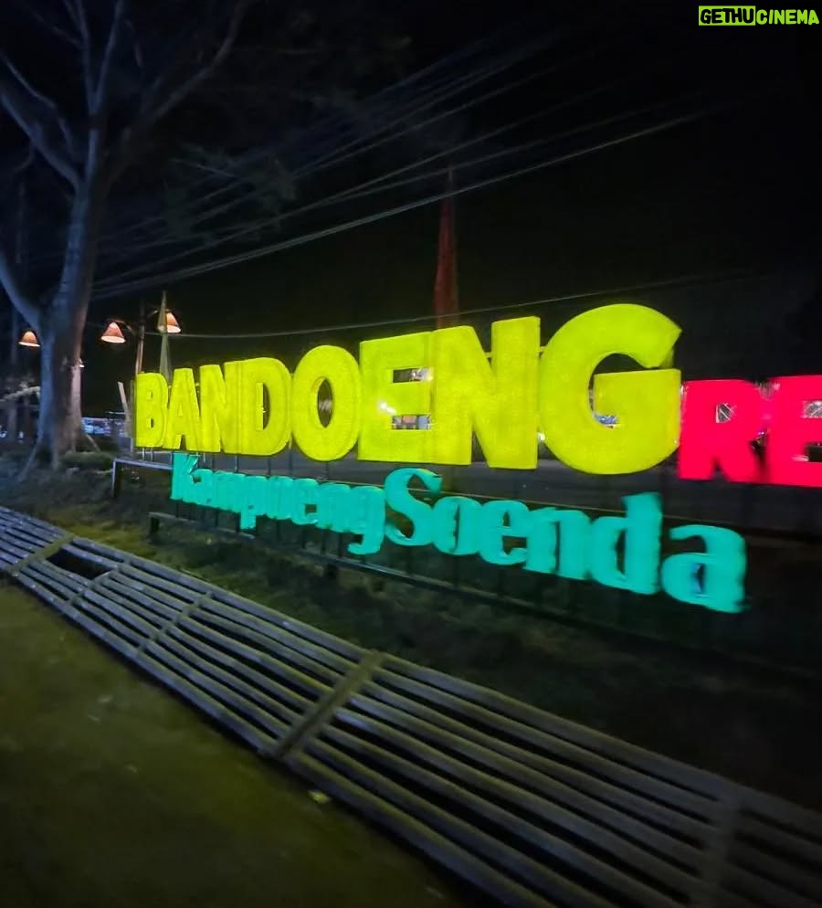 Laudya Cynthia Bella - 30K Likes - بِسْمِ اللَّهِ 
Di Bandung ada resto Sunda yang baru aja buka, makanannya enak, dan lokasinya juga ada di sekitar udara yang sejuk. MasyaAllah.

Yang lagi liburan ke bandung mampir yaa @bandoeng_resto_cisarua_lembang

Bandoeng Resto, Kampoeng Soenda
📍Jl. Kolonel Masturi No.336, Kertawangi, Kec. Cisarua, Kabupaten Bandung Barat, Jawa Barat