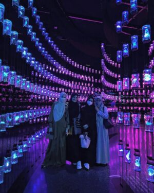 Laudya Cynthia Bella Instagram - #masyaallahtabarakallah 

Naahh kalau ini Collecting Memories sama sister @tyasluishaleia yang udah lamaaaa ga ketemu,akhirnya aku ngeberaniin diri naik pesawat untuk ke tempat barunya sekalian hunting Abaya abaya🥰
Terus Alhamdulillah ketemu Mami siren sayang 💕

Semoga Allah Subhaanahu Wa Ta'ala kasih kita Rezeki untuk bisa ketemu lagi yaaa Sisters sayang. 
Yuk kita ketemu di Jakarta Yuk😄💝
