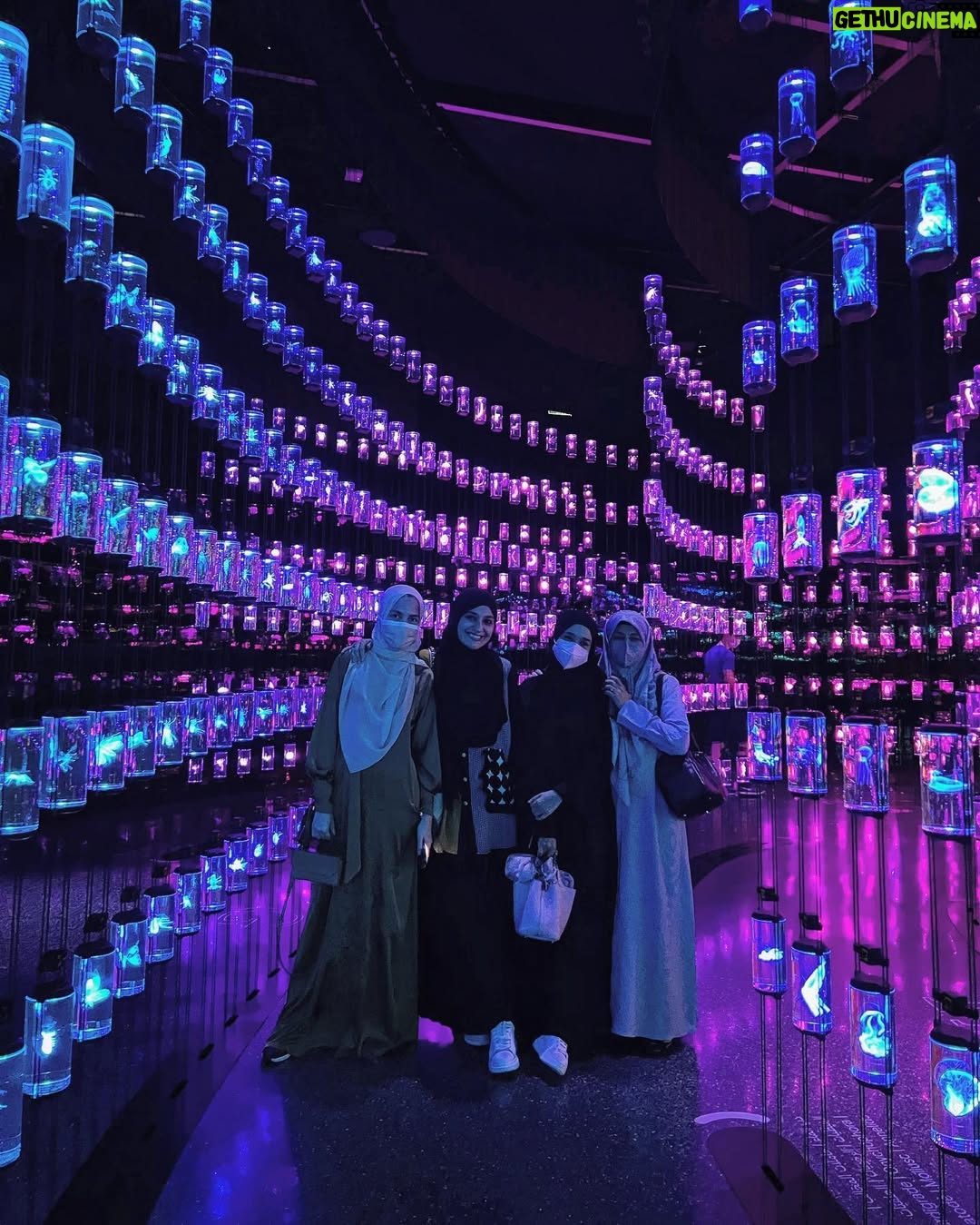 Laudya Cynthia Bella - 93K Likes - #masyaallahtabarakallah 

Naahh kalau ini Collecting Memories sama sister @tyasluishaleia yang udah lamaaaa ga ketemu,akhirnya aku ngeberaniin diri naik pesawat untuk ke tempat barunya sekalian hunting Abaya abaya🥰
Terus Alhamdulillah ketemu Mami siren sayang 💕

Semoga Allah Subhaanahu Wa Ta'ala kasih kita Rezeki untuk bisa ketemu lagi yaaa Sisters sayang. 
Yuk kita ketemu di Jakarta Yuk😄💝
