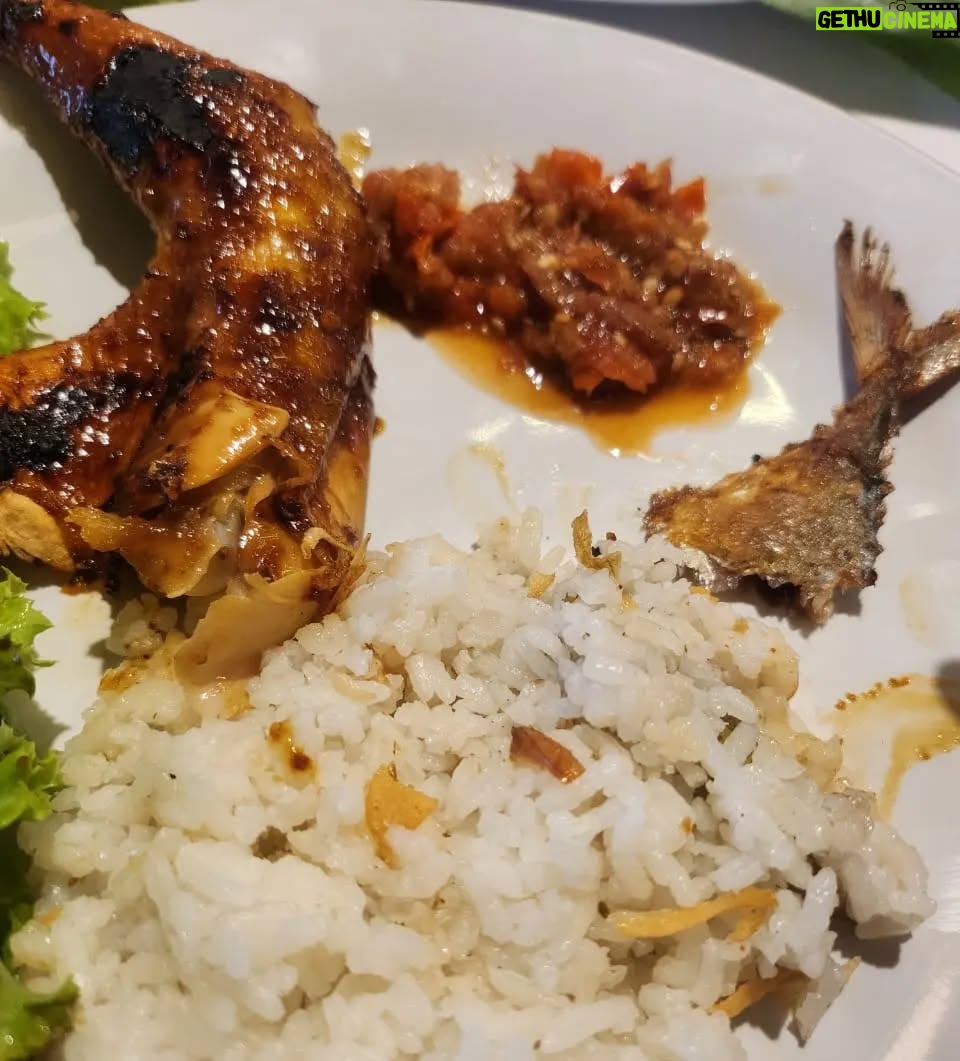 Laudya Cynthia Bella - 30K Likes - بِسْمِ اللَّهِ 
Di Bandung ada resto Sunda yang baru aja buka, makanannya enak, dan lokasinya juga ada di sekitar udara yang sejuk. MasyaAllah.

Yang lagi liburan ke bandung mampir yaa @bandoeng_resto_cisarua_lembang

Bandoeng Resto, Kampoeng Soenda
📍Jl. Kolonel Masturi No.336, Kertawangi, Kec. Cisarua, Kabupaten Bandung Barat, Jawa Barat
