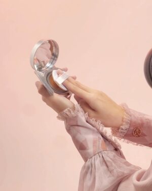 Laudya Cynthia Bella Instagram - بِسْمِ اللَّهِ 

Alhamdulillahillazi bini’matihi tatimushalihat..

InsyaAllah Cushion L Beauty segera launching. 
Tunggu di Sabtu ini, tanggal 29 yaa!
Mohon Doa dan Supportnyaa 🤍

#masyaallahtabarakallah