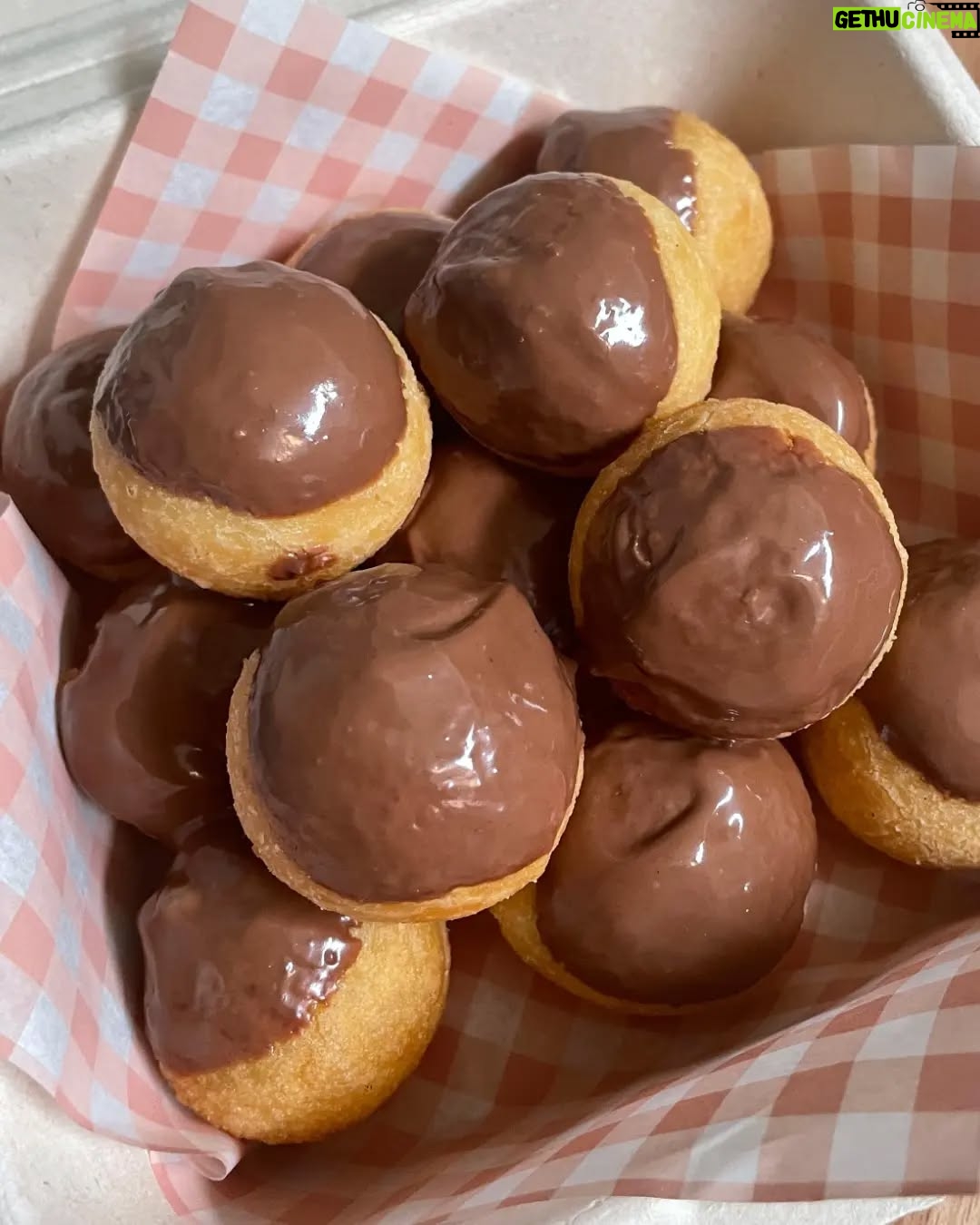 Laudya Cynthia Bella - 27.8K Likes - بِسْمِ اللَّهِ 
Yang ditunggu dari mamamiel 🩷

Gluten Free Donut (Callebaut Chocolate)
Gluten Free Donut (Chocolate Sprinkles/ Meses)

@mamamiel_kitchen