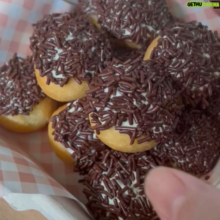 Laudya Cynthia Bella - 27.8K Likes - بِسْمِ اللَّهِ 
Yang ditunggu dari mamamiel 🩷

Gluten Free Donut (Callebaut Chocolate)
Gluten Free Donut (Chocolate Sprinkles/ Meses)

@mamamiel_kitchen
