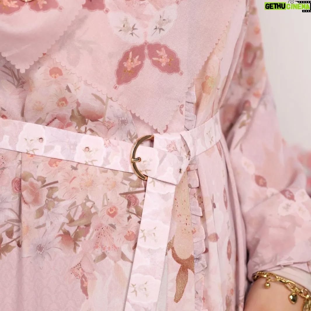Laudya Cynthia Bella - 29.4K Likes - بِسْمِ اللَّهِ 

Alhamdulillahillazi bini’matihi tatimushalihat..

Koleksi Amour Series telah hadir!

Koleksi L mencakup hijab, shirt, skirt, long shirt, dress, prayer set, serta aksesoris seperti brooch dan tas. Semua dirancang dengan motif dan bahan yang indah, karena L selalu mengedepankan kenyamanan dan kualitas, InsyaAllah.

Temen-temen bisa langsung cek instagram @lbylcb dan klik link di bionya untuk order. 
Happy Shopping 💕