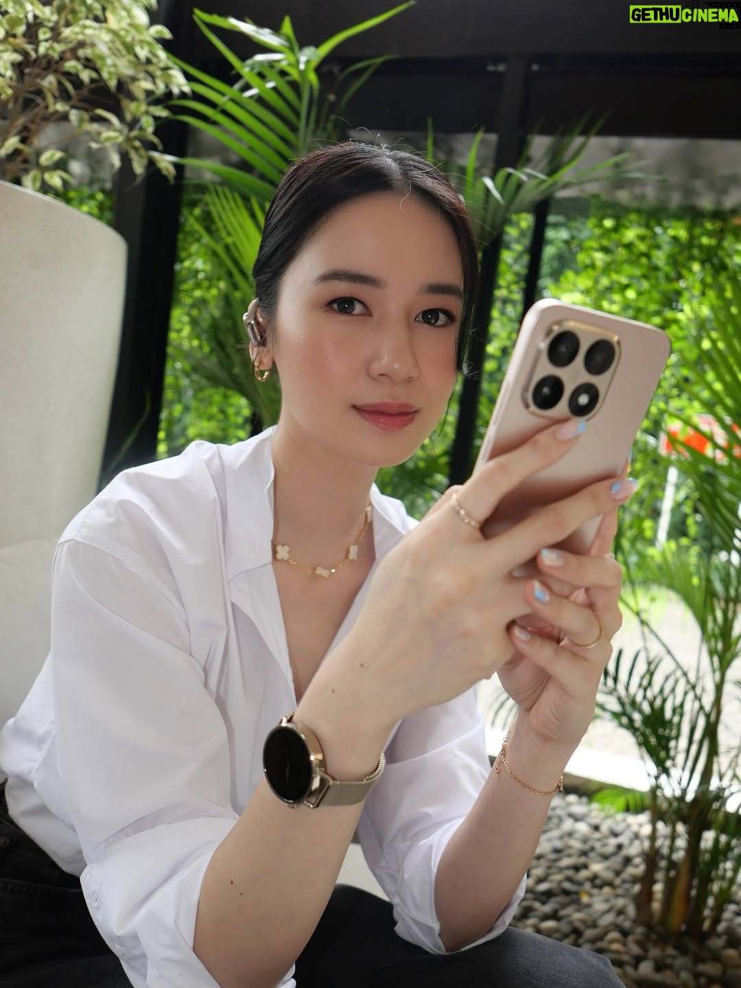 Laura Basuki - 25.6K Likes - It's time to shine with Xiaomi's all-new Gold Collection wearables, paired beautifully with my #Xiaomi15T! Love how they complement my looks and make me feel more elegant and confident in my everyday style.