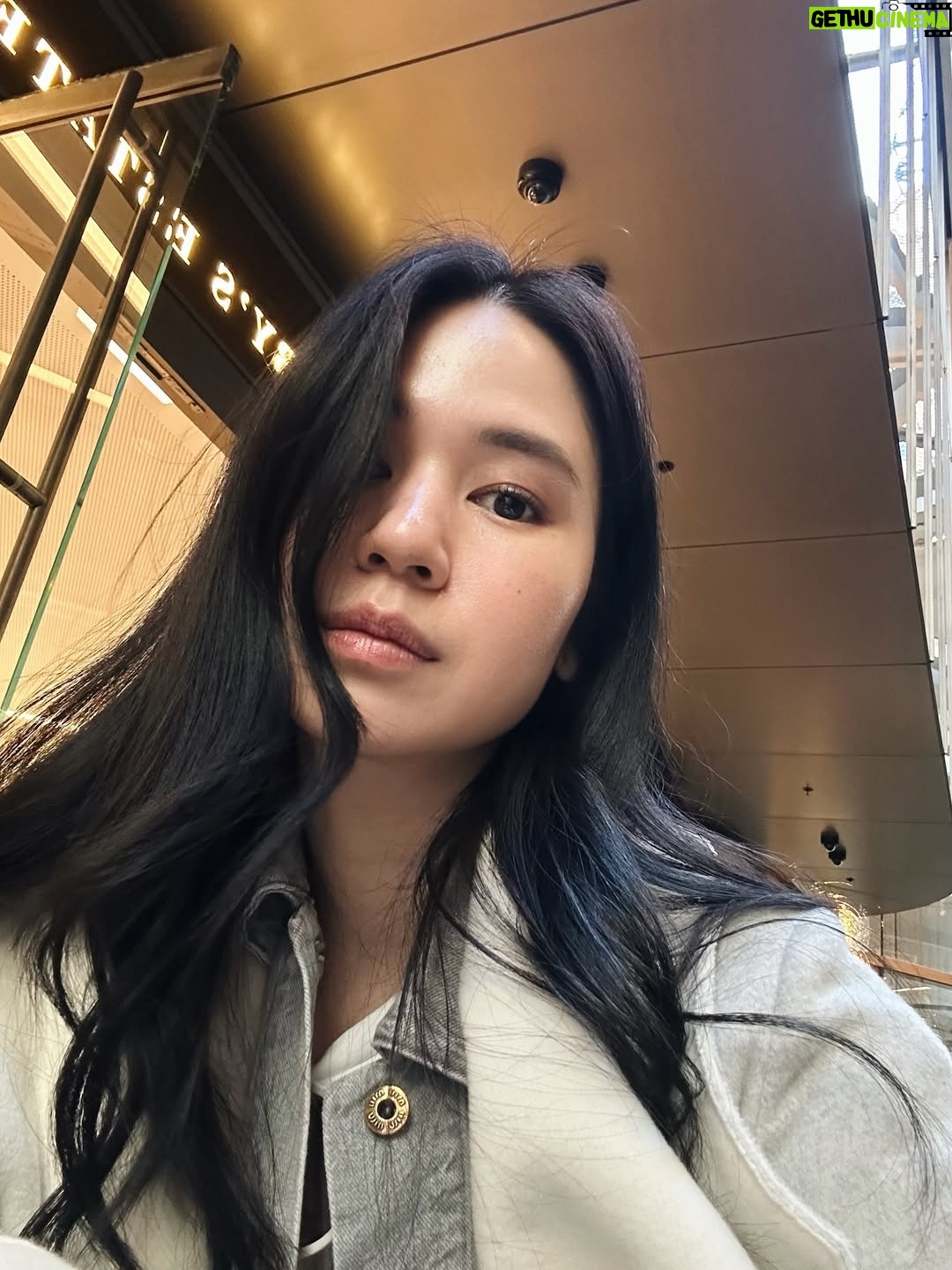 Laura Basuki - 35.1K Likes - 🍂