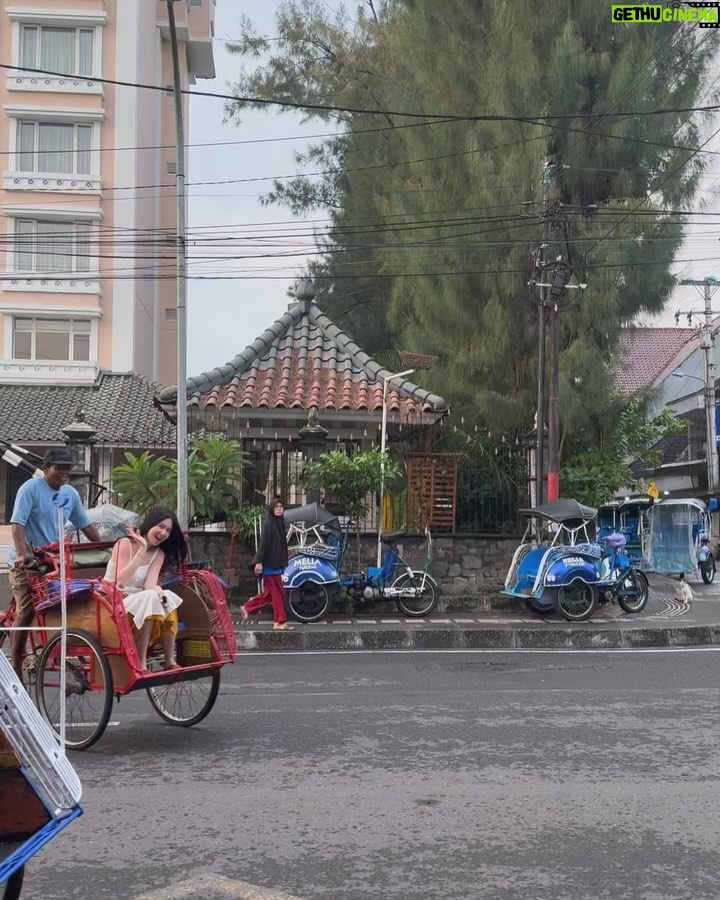 Laura Basuki - 75K Likes - Jogja selalu istimewa 🩶