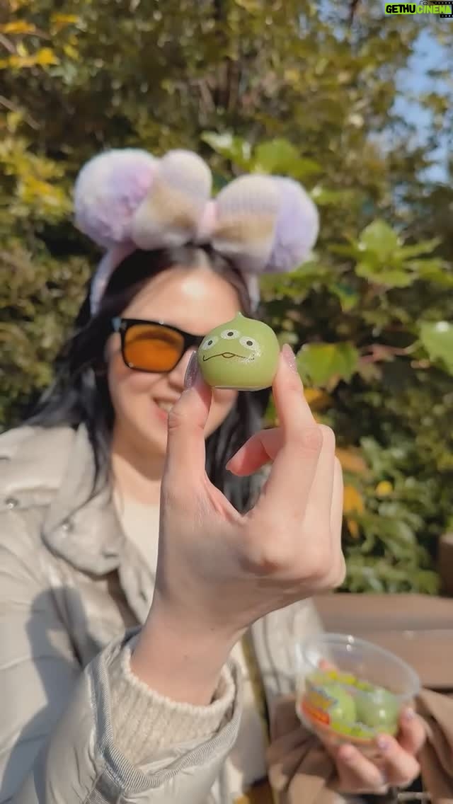 Laura Basuki - 34.9K Likes - Sharing my Japan trip recap with you guys! Walau liburan ke luar negeri tetep harus bawa produk-produk kesayangan aku dari Dove ❤️ #DoveKuatDariAkar @dove.indonesia