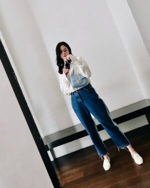 Laura Basuki Instagram - Out and about 🦋