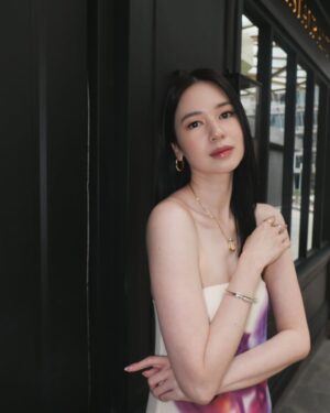 Laura Basuki Instagram - 🍷