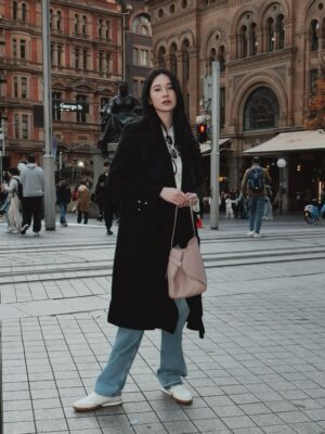 Laura Basuki Instagram - 🍃