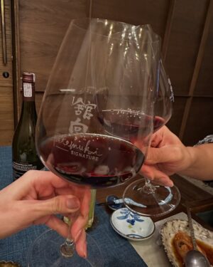 Laura Basuki Instagram - 🍷