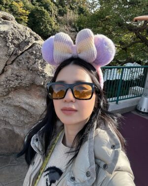 Laura Basuki Instagram - Bando baru buat liat Rapunzel 🦎