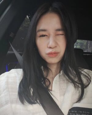 Laura Basuki Instagram - #Xiaomi15 
@xiaomi.indonesia
🤳