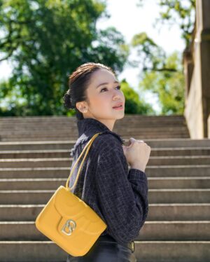 Laura Basuki Instagram - They call her “Alba” @buttonscarves 🩶