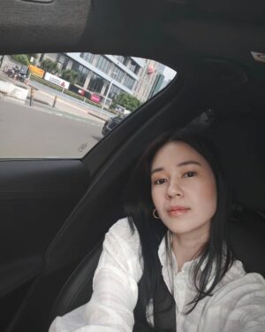 Laura Basuki Instagram - #Xiaomi15 
@xiaomi.indonesia
🤳