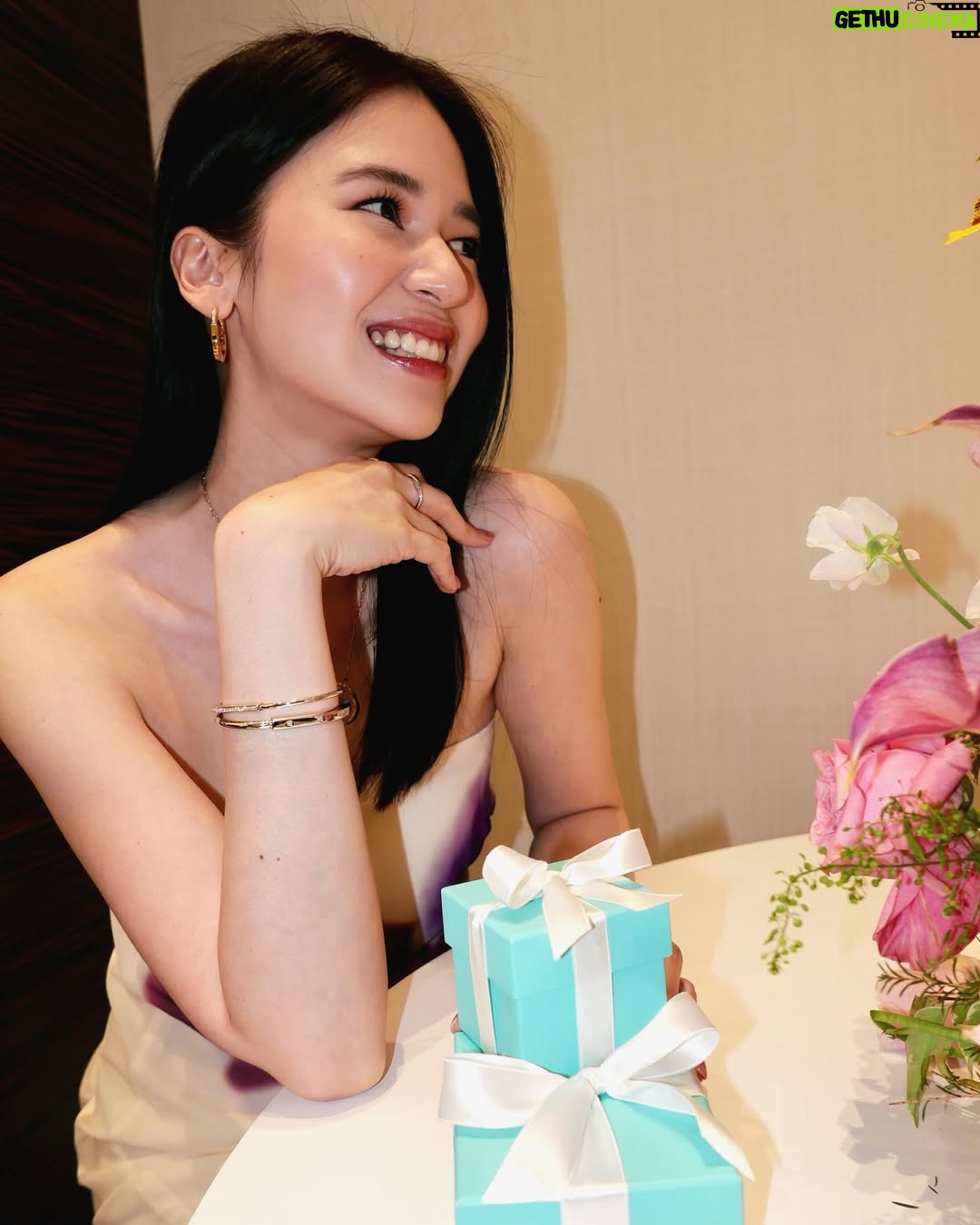 Laura Basuki - 48.5K Likes - “Where there is love there is life” ~ Mahatma Gandhi.
Celebrate the languange of love with @tiffanyandco
#TiffanyAndCo
#ATiffanyValentinesDay
