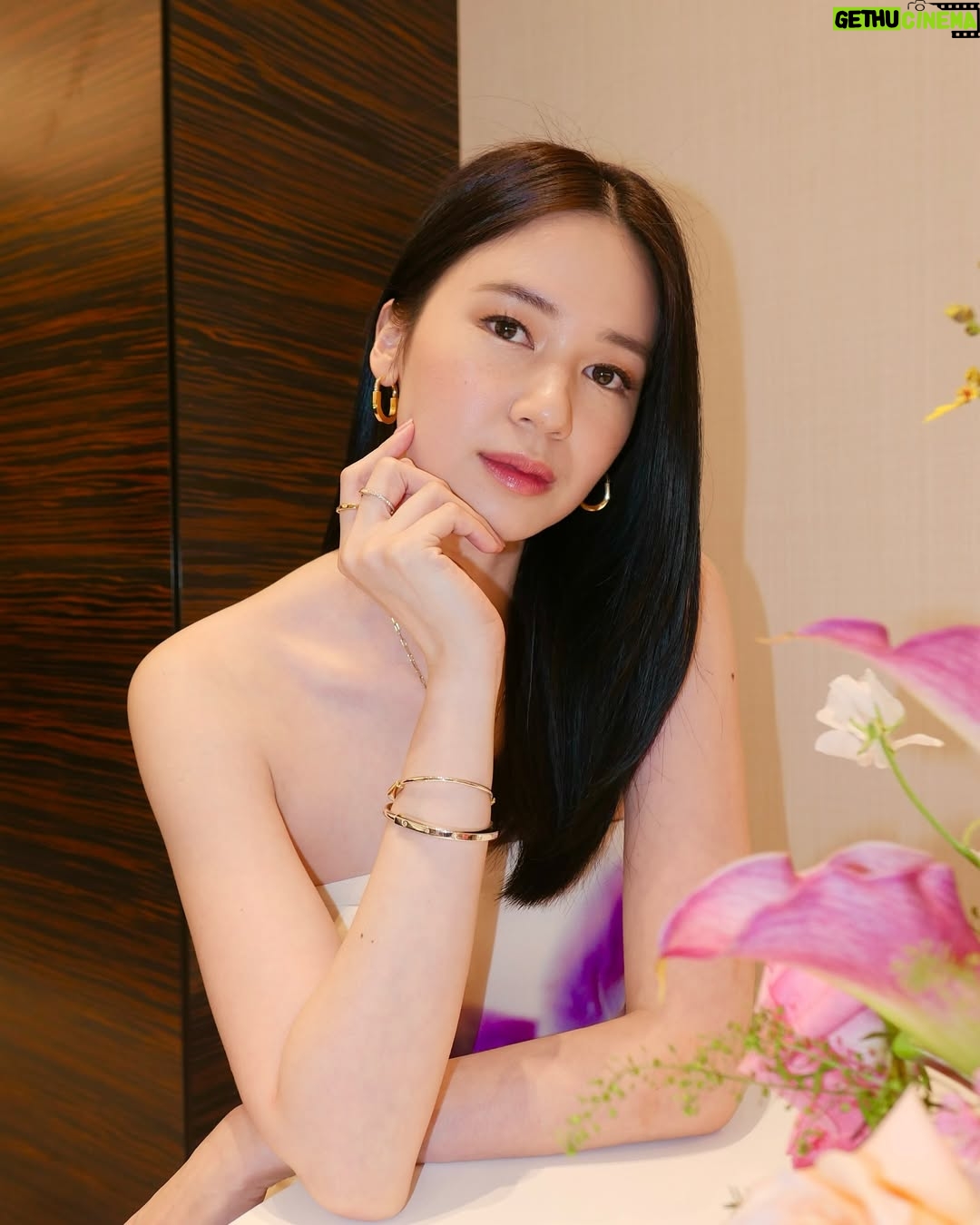 Laura Basuki - 48.5K Likes - “Where there is love there is life” ~ Mahatma Gandhi.
Celebrate the languange of love with @tiffanyandco
#TiffanyAndCo
#ATiffanyValentinesDay