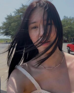 Laura Basuki Instagram - 🦋