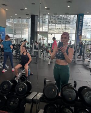 Laura Flores Instagram - y tú, fuiste hoy al Gym? Animo que el sol siempre sale, solo asómate a verlo!! #fit #fyp #parati #foryou