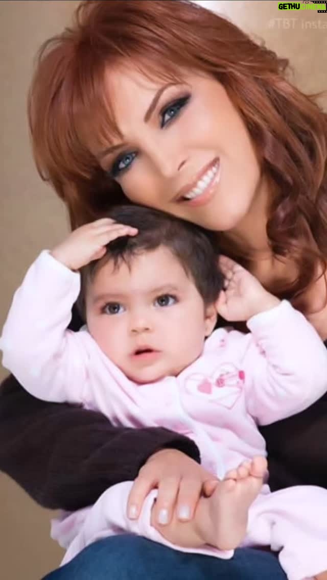 Laura Flores - 5.1K Likes - Ana Sofia, mi niña de ojos grandes y expresivos, hoy cumples 17 años, me has regalado tanto niña mia! A tu lado He aprendido a entender que madre es quien cría, que el amor no está atado a una forma sino que es acorde al molde de un alma, y Dios me ha dado la Bendición de abrir mi corazón para abrazarte desde que mis ojos se cruzaron con los tuyos….
Te amo 🩷
Feliz Cumpleaños