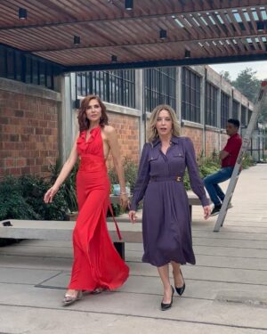 Laura Flores Instagram - Qué lindo es crear y divertirlos .
Y esto recién empieza
@laurafloresmx @geniobartilotti #Mayo #2023 @televisa @televisaunivision @elgueromex