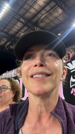 Laura Flores Instagram - Alejandro y mamá en el estadio Chase en Fortlauderdale mi sueño era ver a Messi en vivo!! #momandson #fyp #familia #reels