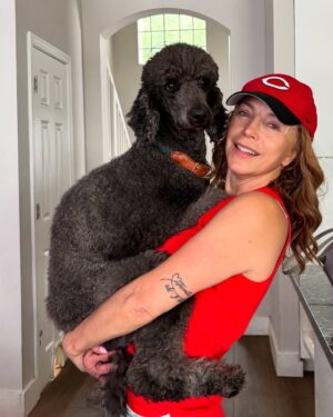 Laura Flores Instagram - Dia del Perro, tengo miles de fotos! Me siento orgullosa y honrada por ser peluquero canino certificado y por haber creado “Laura Flores Pet Care” Agradezco a cada peludito el haber cambiado mi vida, hacerme útil para servirles y cuidar de su bienestar y belleza. Decidí emprender el camino en 2018 sin imaginar cuánto iba a aprender y cuánto amor recibiría. Felicidades MIS AMORES DE 4 PATAS en especial a Jackson, Sadie Freyja y Romeo mis perrhijos! #dogday #diainternacionaldelperro #fyp #dog