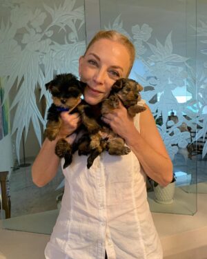 Laura Flores Instagram - Dia del Perro, tengo miles de fotos! Me siento orgullosa y honrada por ser peluquero canino certificado y por haber creado “Laura Flores Pet Care” Agradezco a cada peludito el haber cambiado mi vida, hacerme útil para servirles y cuidar de su bienestar y belleza. Decidí emprender el camino en 2018 sin imaginar cuánto iba a aprender y cuánto amor recibiría. Felicidades MIS AMORES DE 4 PATAS en especial a Jackson, Sadie Freyja y Romeo mis perrhijos! #dogday #diainternacionaldelperro #fyp #dog