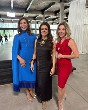 Laura Flores Instagram - Feliz de compartir con @yadhira_carrillo y con @lorenameritanooficial en @loshilosdelpasadoof #fyp #parati