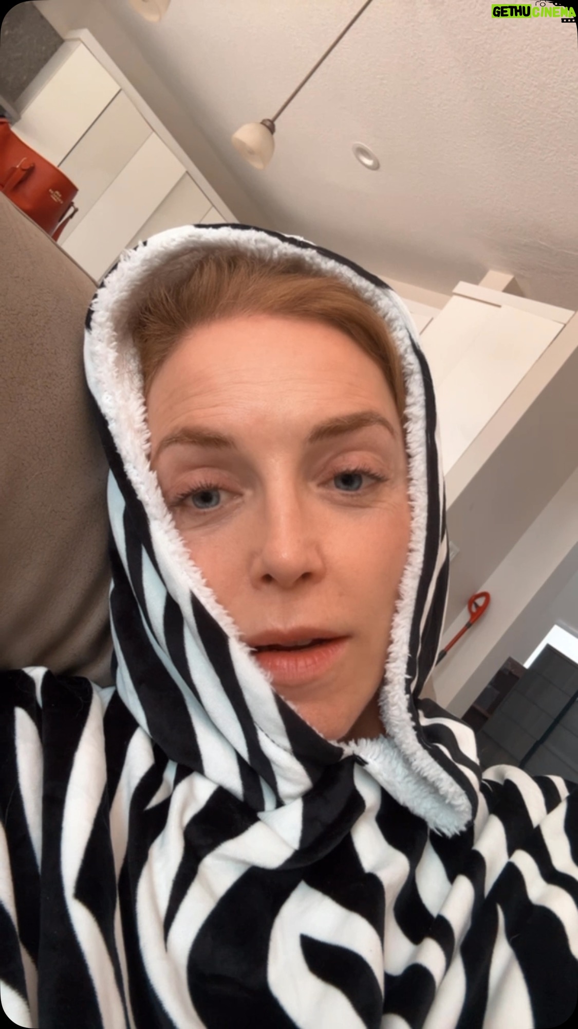 Laura Flores - 4.3K Likes - Alguna otra cosita? Postre para llevar tal vez? Ah ya sé, una limpia en Catemaco 🤣🤣 #fyp #parati #reels