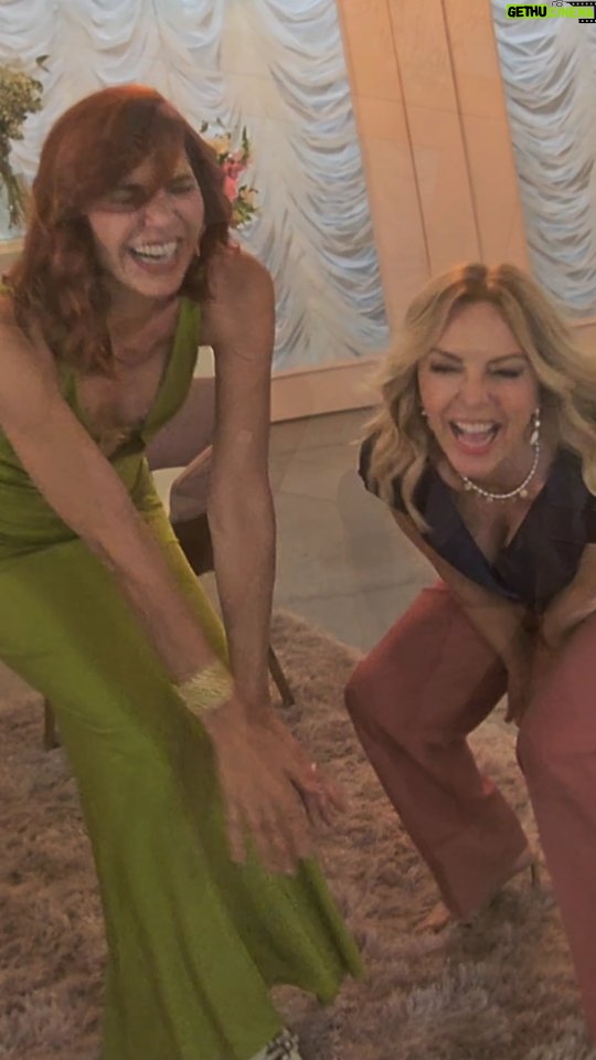 Laura Flores - 4.5K Likes - Nos divertimos mucho durante las grabaciones de #LosHilosDelPasado 🎬 aqui con mi querida @lorenameritanooficial

 #LauraFlores #reels #parati #fyp @loshilosdelpasadoof