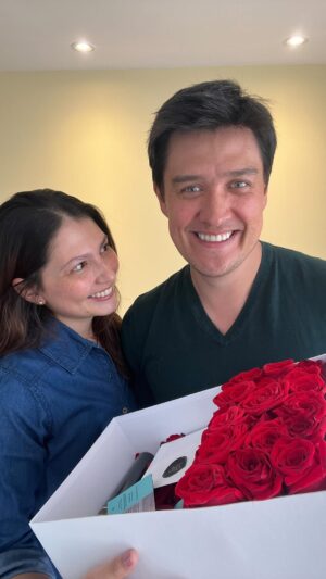 Laura Rodriguez Instagram - A mi nunca me han celebrado San Valentín y a ti? Siempre me dice que me espere a septiembre ❤️👻

#humor #pareja #humorenpareja #elmatrimonioeshermoso