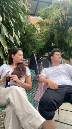 Laura Rodriguez Instagram - Y sabes el tuyo en qué se queda pensando? 🧐💭 Uno si es muy pendejo😂🤣 

#humor #pareja #humorenpareja #elmatrimonioeshermoso