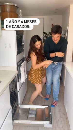 Laura Rodriguez Instagram - Uyyy eso da mucha piedra no?? ¿¿Cuál será la diferencia entre dejar las cosas al ladito y donde tiene que ser??? 🤬😡🥵 aplica para esposo, hermano, HERMANA, tío jajajajajajaa

#humor #pareja #humorenpareja #elmatrimonioeshermoso