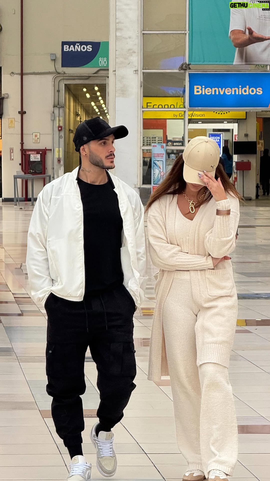 Laura Spoya - 43.9K Likes - ⚠️¡AMPAY en @megaplazaoficial!⚠️
Mi manada atenti, nos vieron muy juntitos pero no es lo que parece o si???… 👀
Descubre qué pasó y cómo tú también puedes ganar en modopromo.pe
#Publicidad